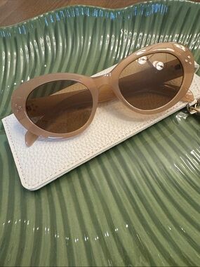 Beige Cat-Eye Sunglasses for Women - Chic Neutral Frame